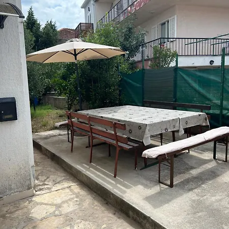 Apartments Sonya Garden Bbq Supetar Apartamento