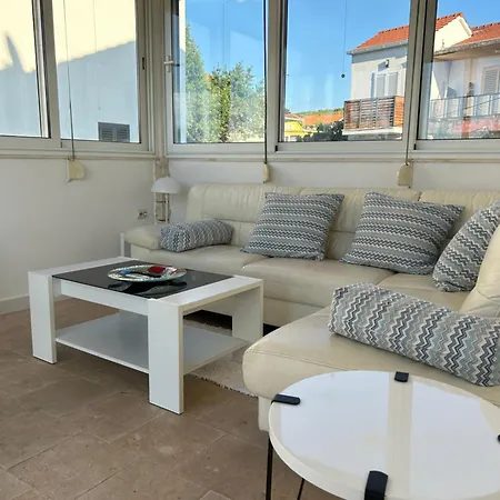Apartments Sonya Garden Bbq Supetar Apartamento
