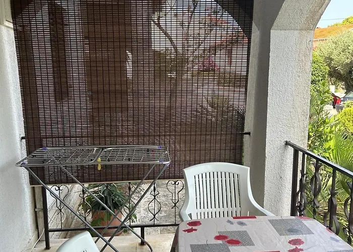 Apartments Sonya Garden Bbq Supetar Apartamento *